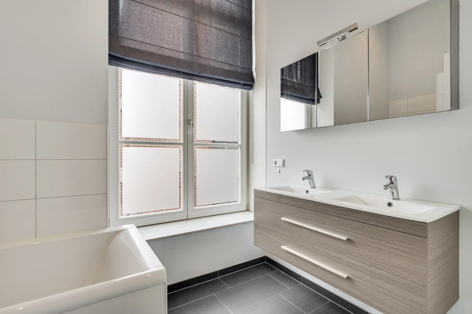 Bathroom first floor